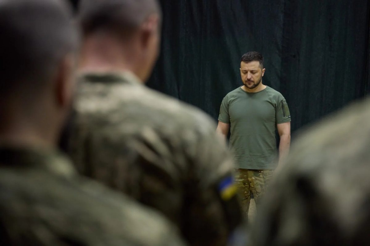     Владимиру Зеленскому грозит трибунал, заявил Вячеслав Володин