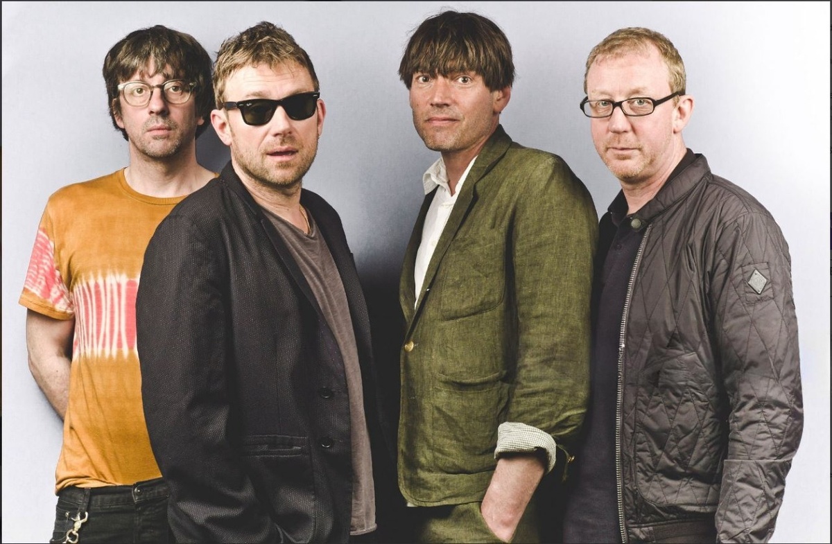 Музыканты рок-группы Blur позируют 16 апреля 2015 года для журнала "Paris Match" (выпуск № 3442) в Париже, Франция. Фотограф - Элен Памбрун.