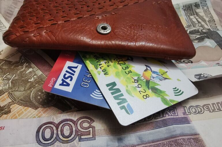 Подарки и денежные переводы под контролем: когда, и с каких сумм придется платить налог