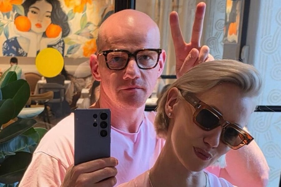     «Люблю жену»: Юрий Колокольников устроил фотосессию с Вильмой Кутавичюте в парных образах