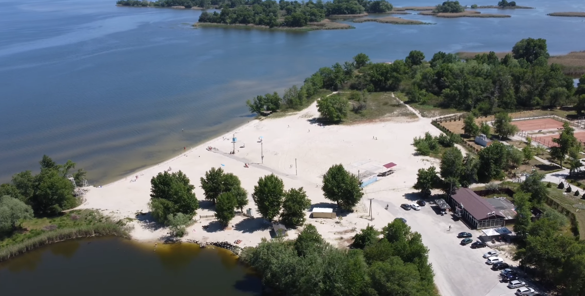 городской пляж на водохранилище (ВДХР) [https://youtu.be/NQcTreHFpBg?t=71]