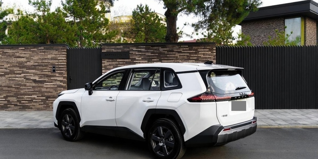 К китайцам и Ладе нет доверия, купил Toyota RAV4 в новом кузове. За сколько купил и почему RAV4? Пересел с RAV4 2018 года