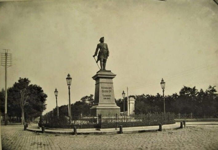 Памятник Петру I в Тагангроге близ городского сада