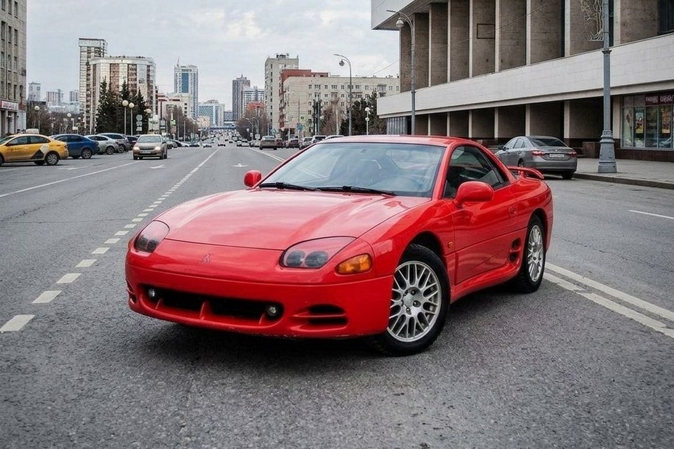    Спортивный полноприводный автомобиль Mitsubishi GTO продают в Новосибирске. Фото: нейросеть / Ангелина ВАЙГЕЛЬ