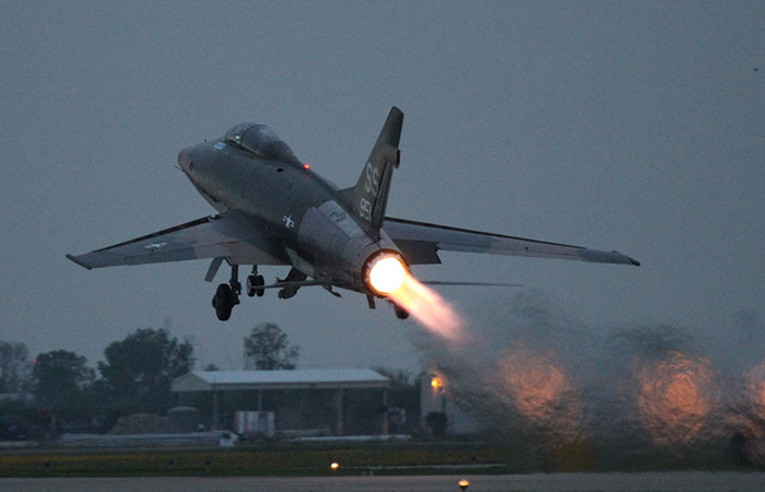 Истребитель F-100./ Фото: collingsfoundation.org