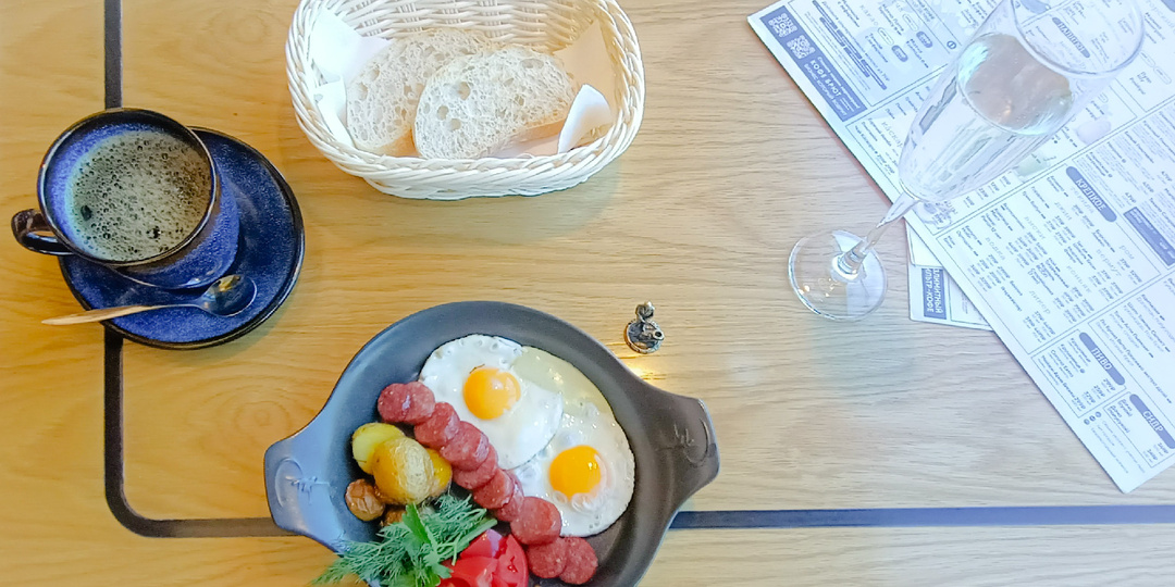Бокал шампанского за 1₽ на вкусном и сытном завтраке с безлимитным кофе в городской кофейне "Кофе Брют"