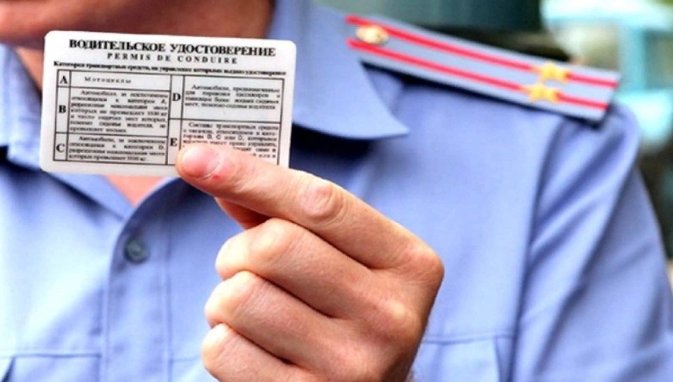 Кому в этом году нужно досрочно менять водительские права: подробности, ситуации и нюансы  