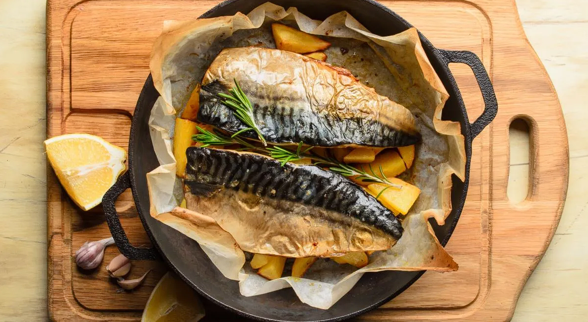 Запечённая скумбрия. Источник: gastronom.ru
