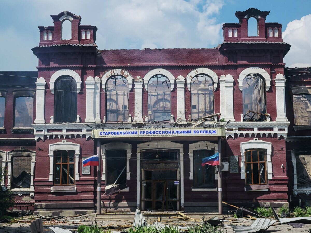    Последствия беспилотной атаки ВСУ в Старобельске (ЛНР) | © РИА Новости / Евгений Биятов