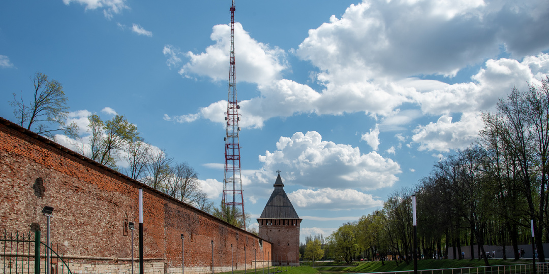 Город в начале мая