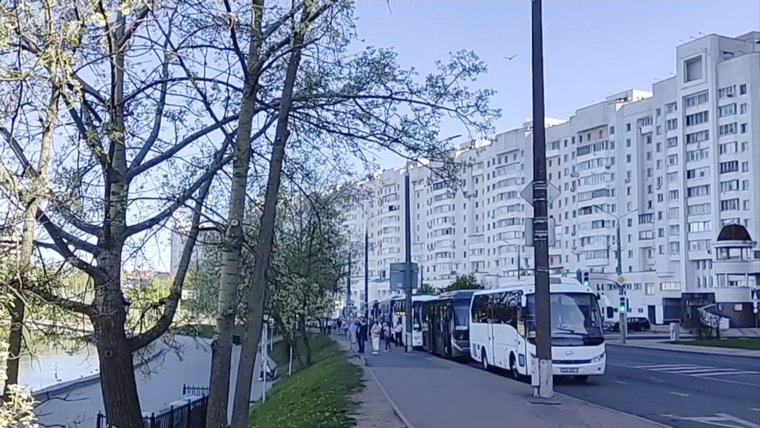 Комфортабельные, современные экскурсионные автобусы