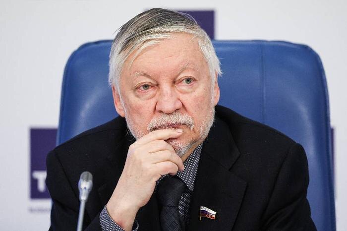 Анатолий Карпов. Обложка © ТАСС / Вячеслав Прокофьев