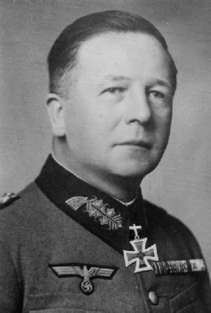 Фридрих Матерна (21 июня 1885, Хоф — 11 ноября 1946, Вена) — австрийский и немецкий военачальник, генерал-майор армии Австро-Венгрии, генерал от инфантерии вермахта