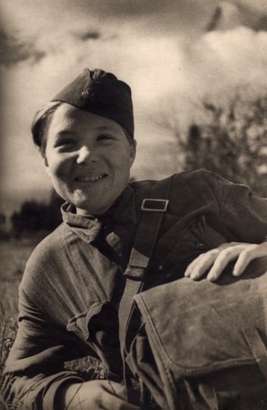 Портрет сандружинницы М. Кошкиной. 1941. Государственный музей истории СПб.