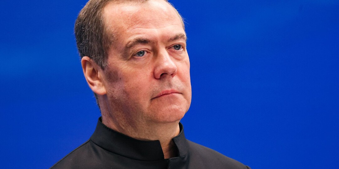 Медведев посоветовал Пашиняну начать переговоры о поставках СПГ из США