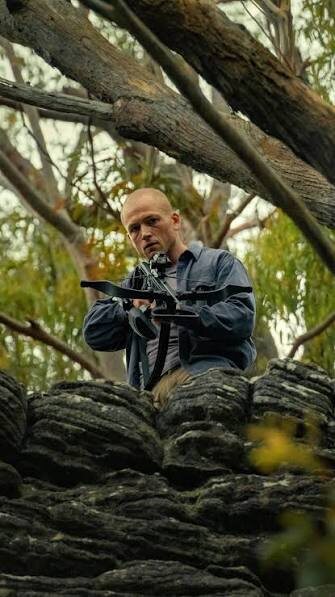 Кадр из фильма «Вершина» (Apex), реж. Бальтасар Кормакур, 2026 / Netflix.