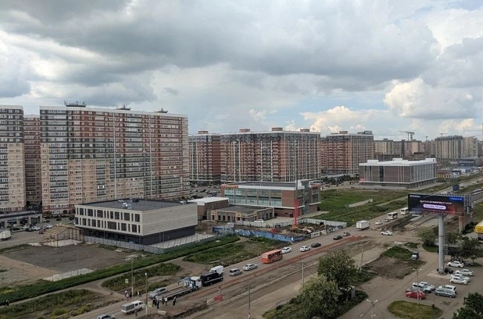    Пробка тянется от Светлограда до Немецкой деревни. Оксана КАДОЧНИКОВА