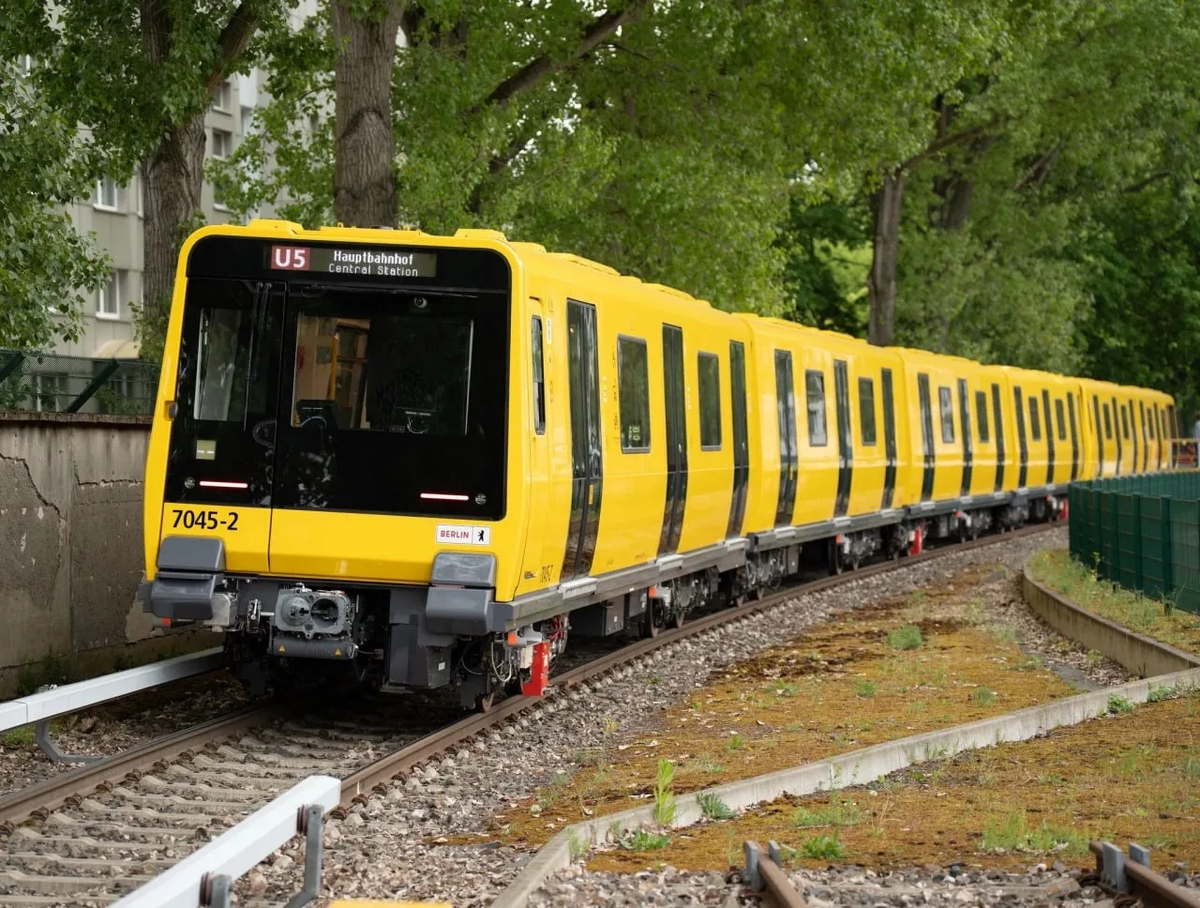 Поезд метро серии J производства Stadler на линии U5 в Берлине. Источник: BVG