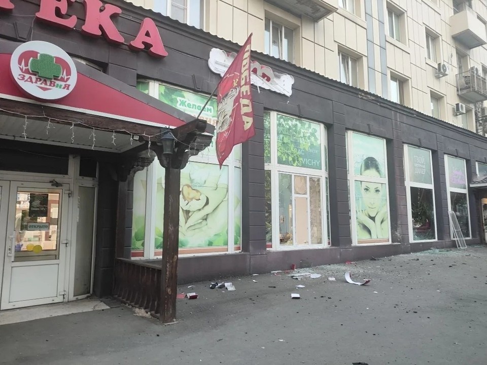    Последствия атаки БПЛА в центре Луганска Александра АНТОНОВА