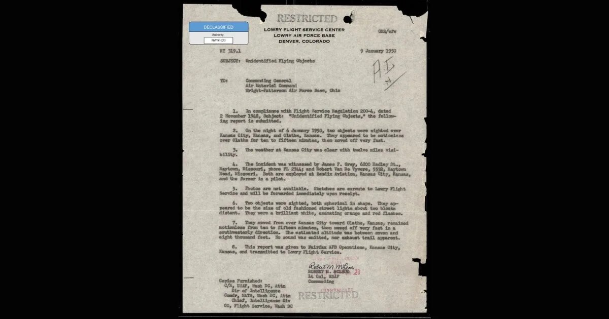 Фото: Рассекреченный документ 1950 года. Официальный документ Lowry Flight Service Center с грифом "RESTRICTED" и "DECLASSIFIED".  MEAWW
