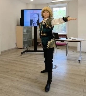 Танцует Амир Турабов