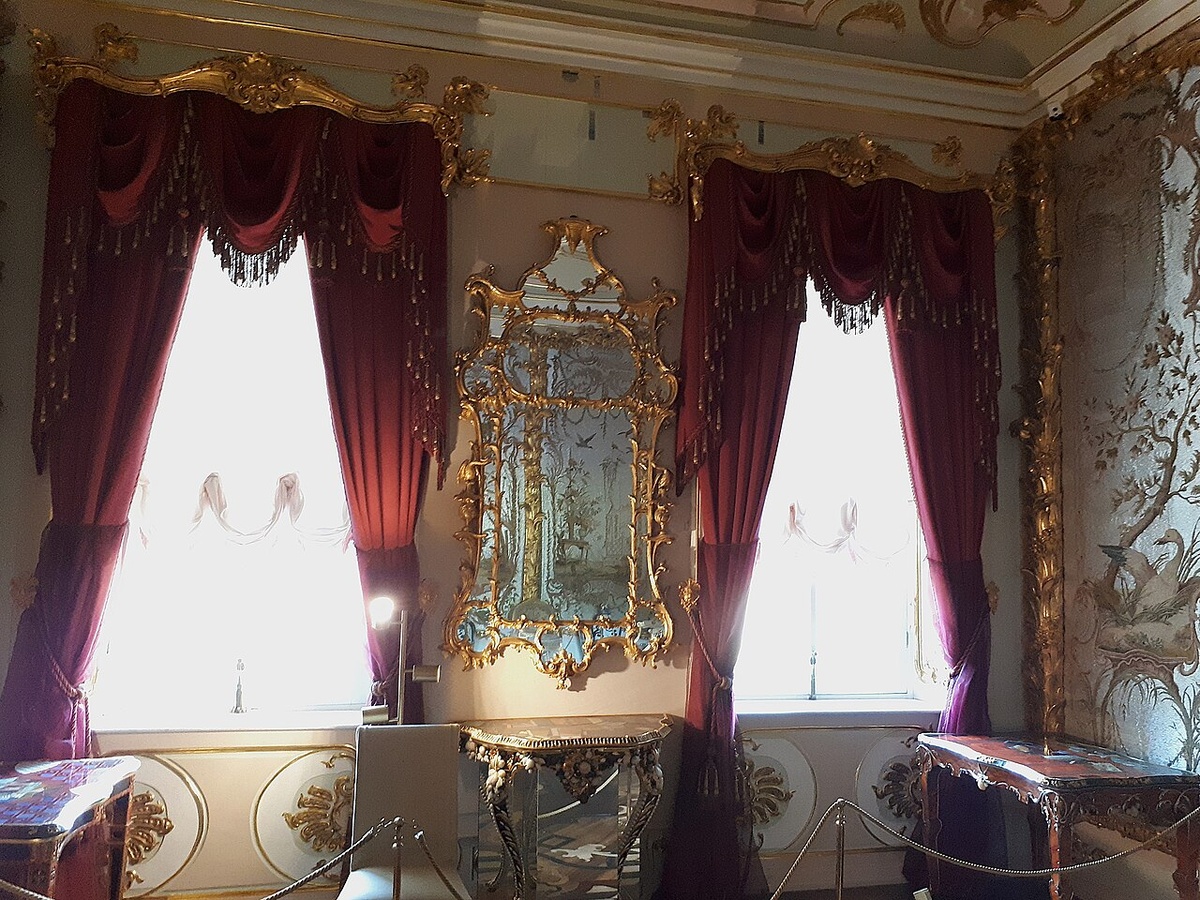 Стеклярусный кабинет – Александровы АГ on Wikipedia