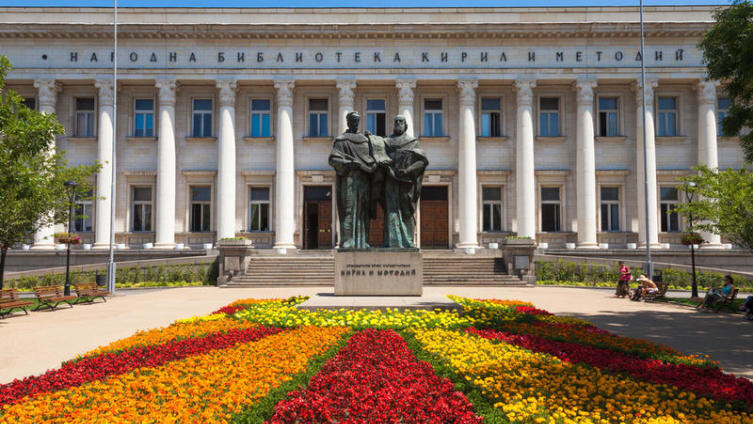    Национальная библиотека имени Кирилла и Мефодия в Софии, Болгария Nickolay Stanev Shutterstock.com