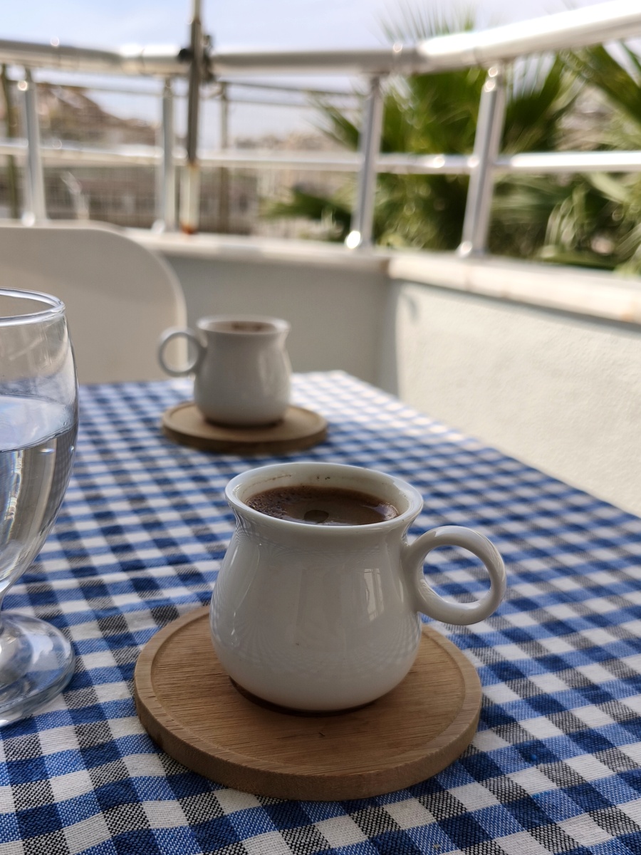Первым делом - турецкий кофе 