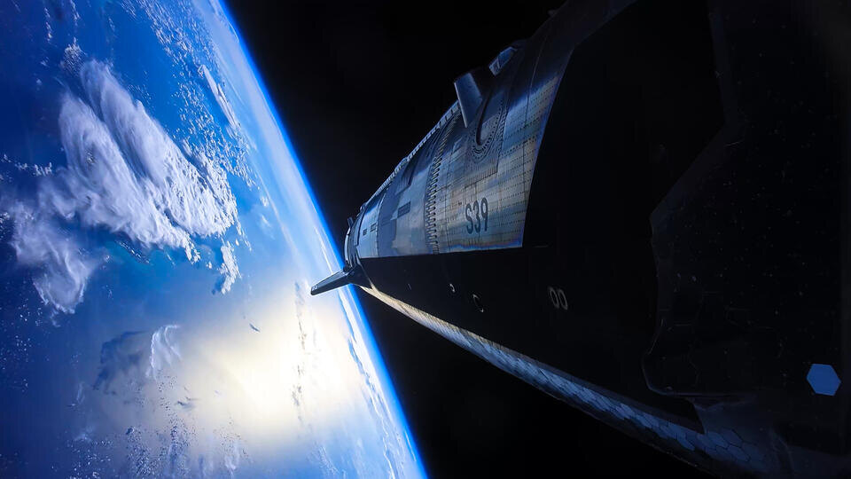     У 120-метровой Starship заметили аномалию во время испытательного полета Фото: x.com/SpaceX