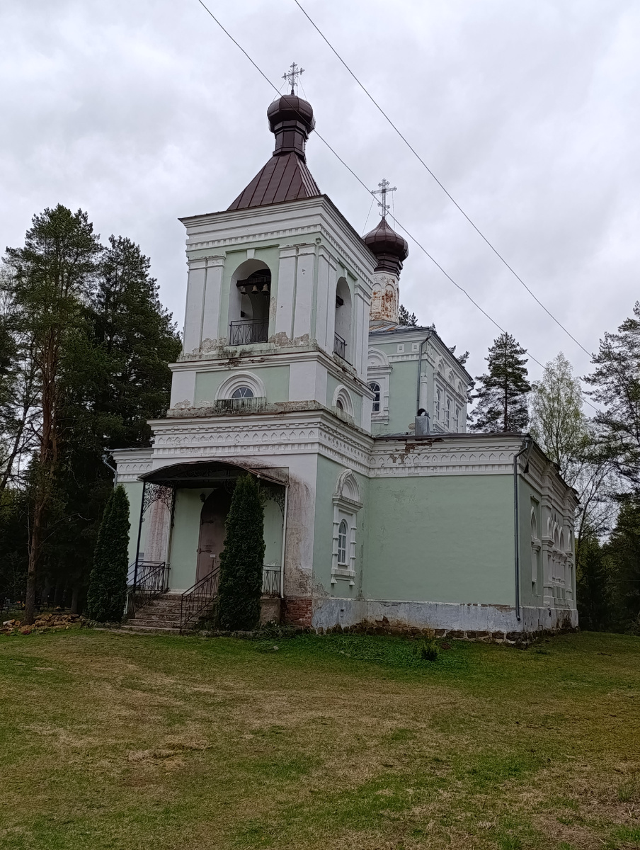 Свернули к Троицкой церкви
