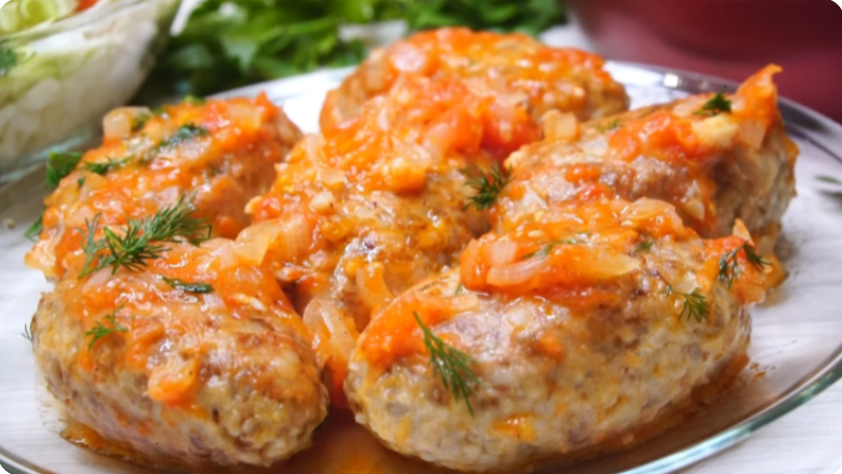 С ужином не заморачиваюсь: гречка + фарш и в духовку, вкуснотища готова. Даже, если не голодны, захочется отведать...