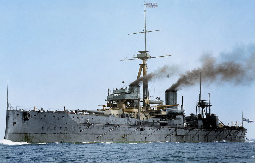 Линкор HMS Dreadnought на ходу в открытом море