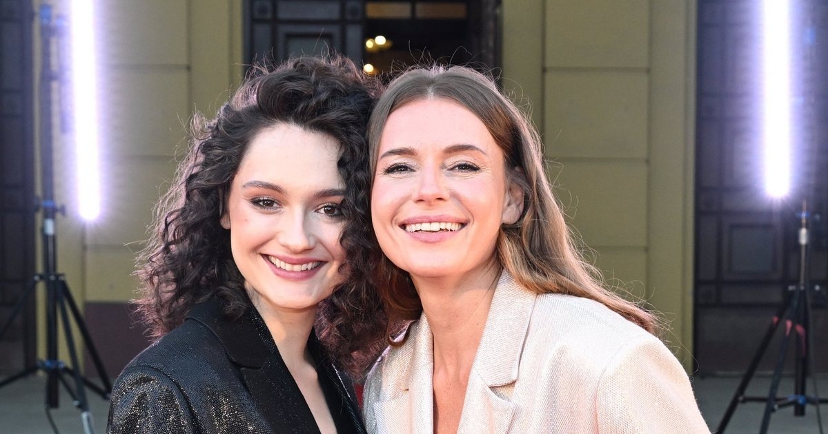 https://lady.mail.ru/article/570858-lyubov-tolkalina-i-ee-vzroslaya-doch-zatmili-gostej-zvezdnogo-festivalya/