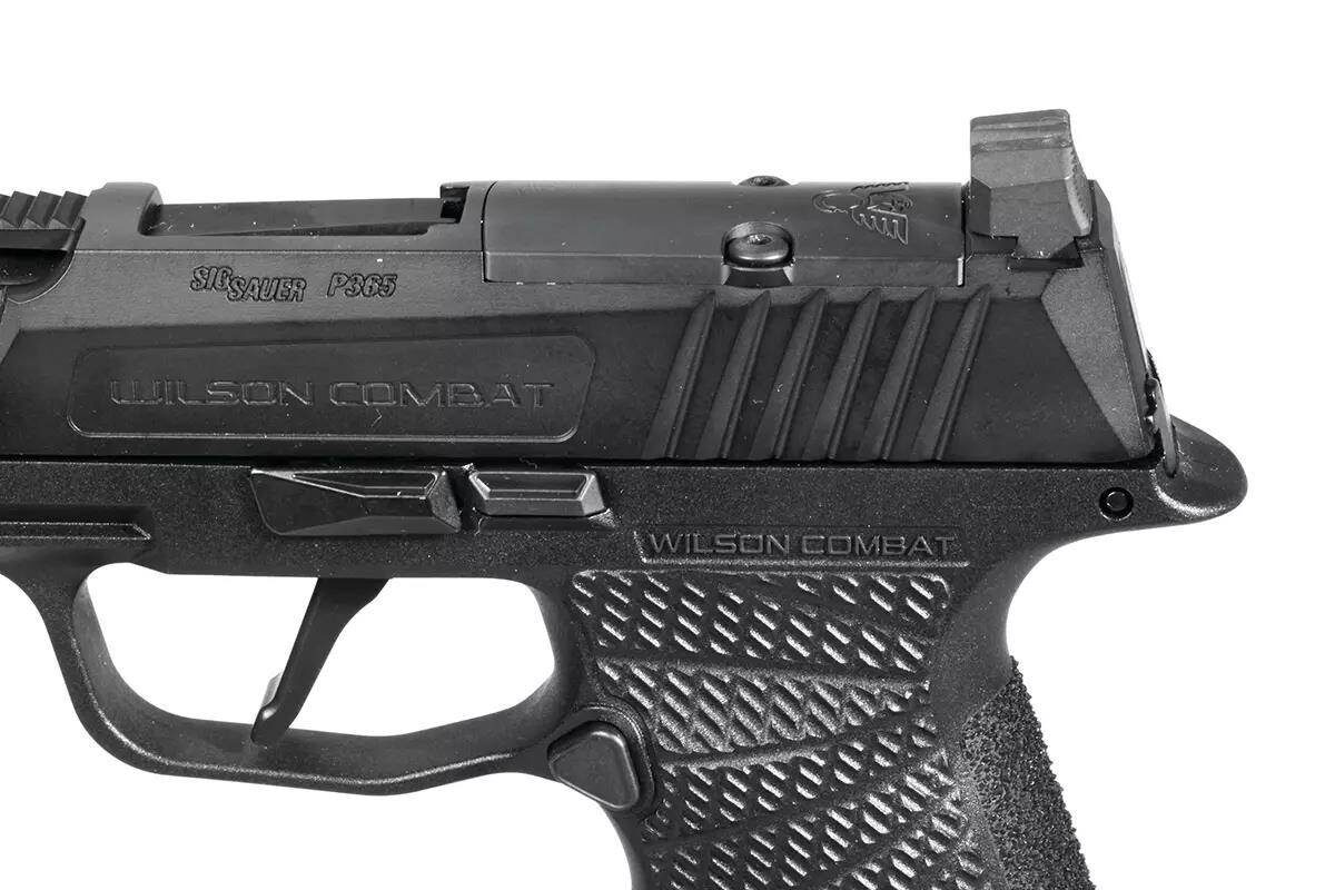 Винтовка WCP365 2.0 имеет стандартные элементы управления SIG, прицел Battlesight от Wilson, специальный вырез для крепления оптики и разработанный модуль рукоятки.