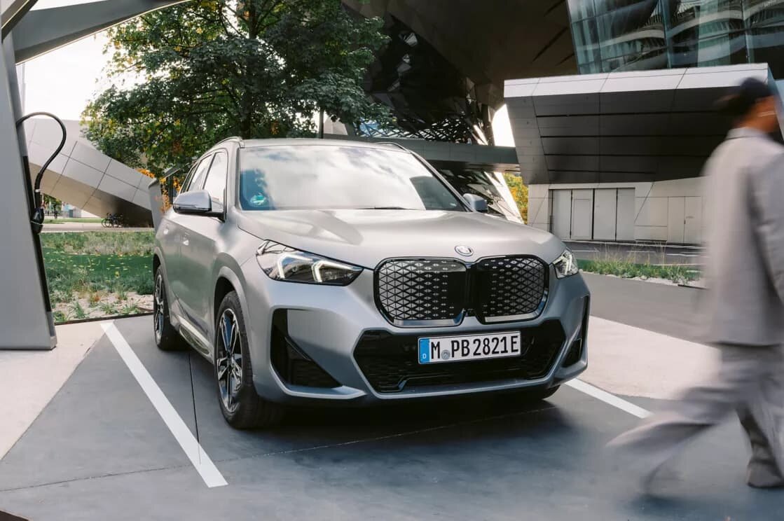    BMW iX1