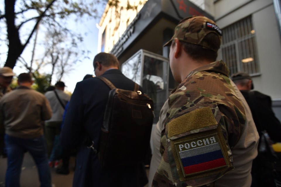    В Свердловской области изменился размер единовременной выплаты для граждан, заключивших контракт о прохождении военной службы Иван МАКЕЕВ