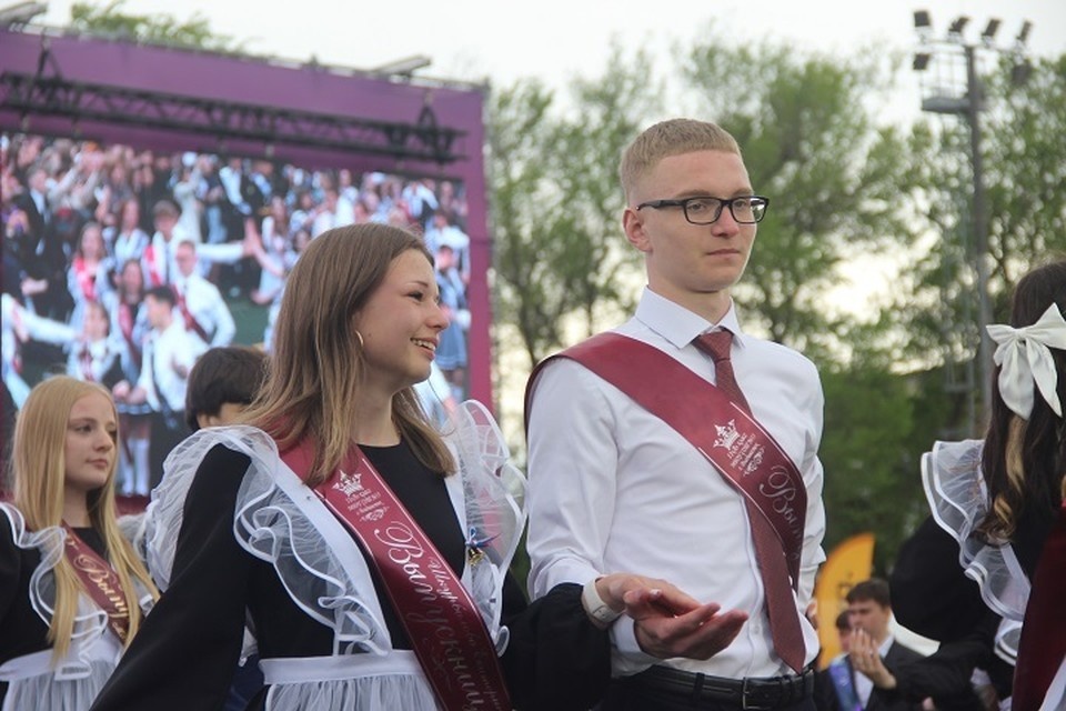    Прощальный вальс танцевали выпускники города Анна ТЕЛЫШЕВА