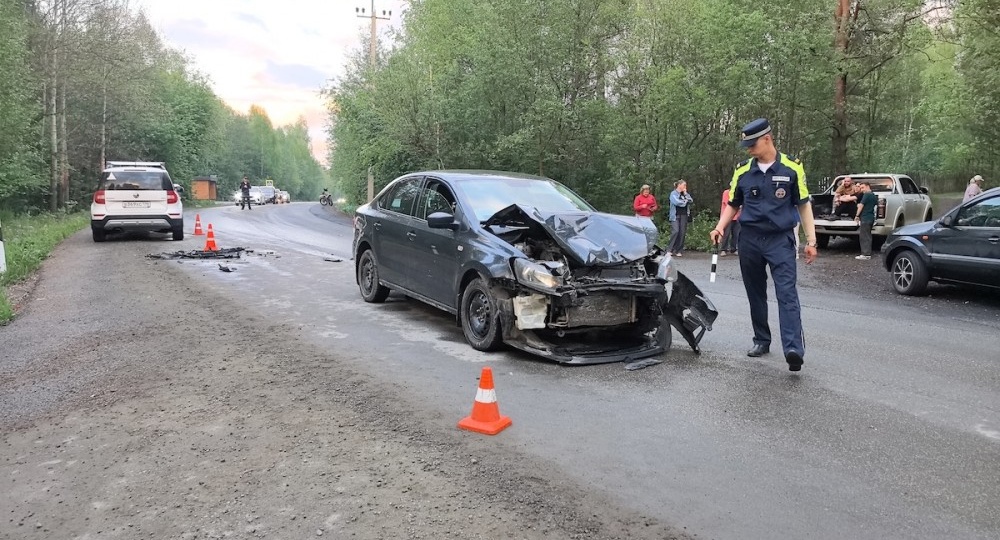 Подростки на питбайке вылетели в лоб легковушке в Нижнем Тагиле