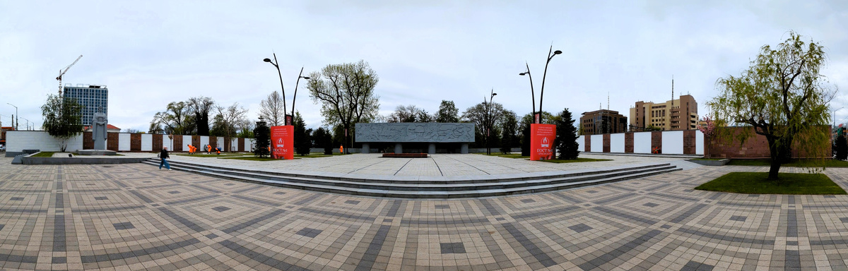 Панорама Площади Памяти героев.