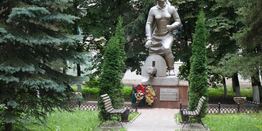Она погибла у своего пулемета, в одиночку удерживая высоту