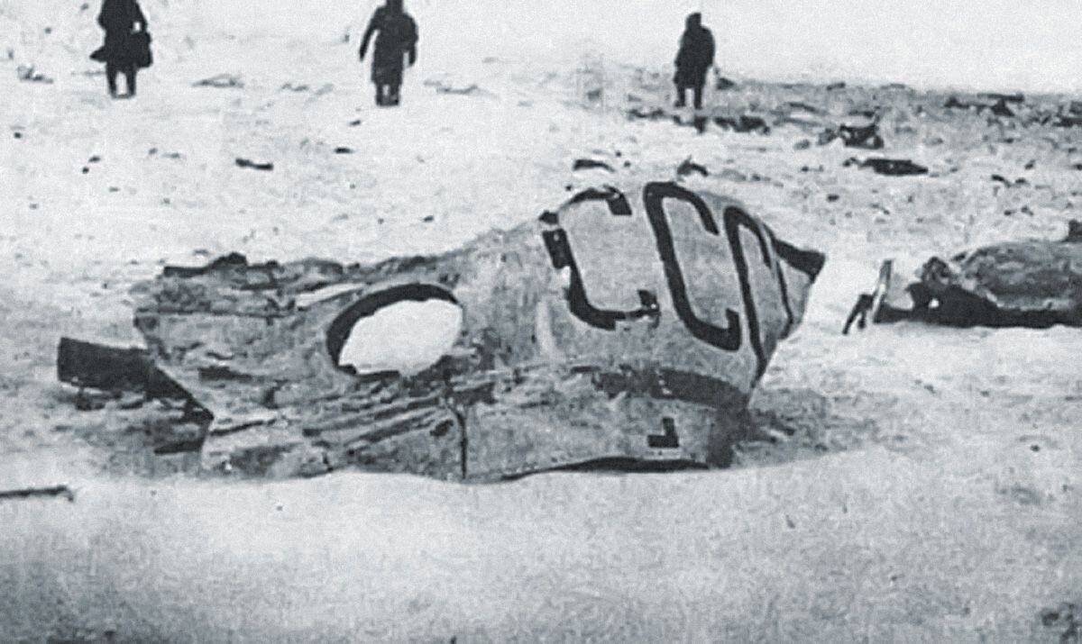 Одно из немногих документальных свидетельств случившегося — фото фрагмента самолёта (март 1976 г.)