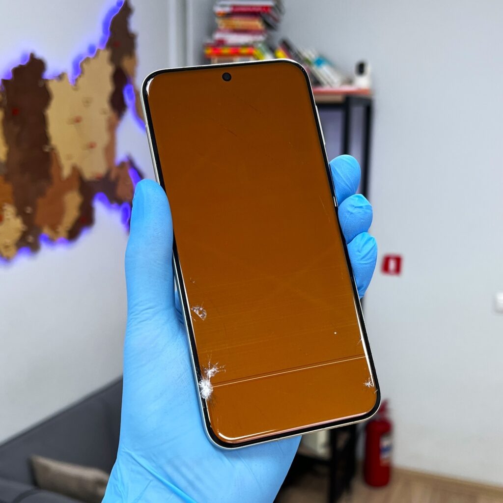 Huawei Pura 80 Pro — стекло разбито слева, дисплей не показывает изображение