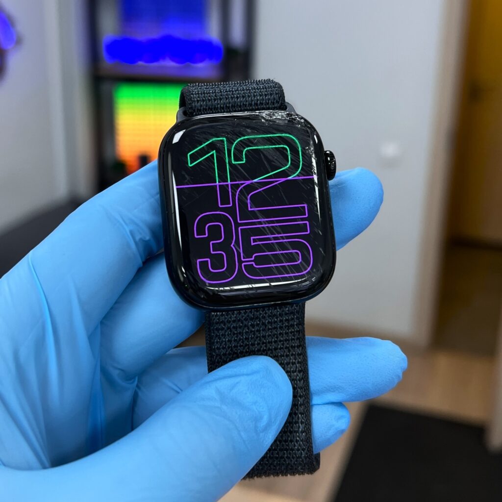 Apple Watch 10 46mm — разбит верхний правый угол, много вмятин на корпусе