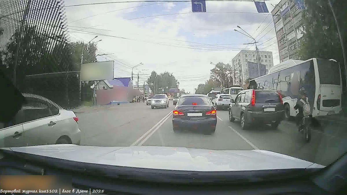 Теперь каждое лето сопровождается появлением и спортивного инвентаря на дорогах общего пользования. Автор фотографии kua1102