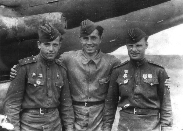 «Как же ты будешь летать?»: друг лётчика был в шоке, но экипаж стал лучшим в воздушной разведке. Тайна открылась только через год