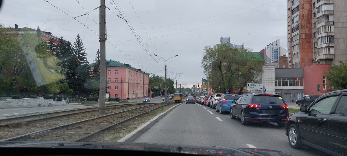 Уезжаем на дачу до дождя. Спускаемся по Красноармейскому проспекту к Первомайке.