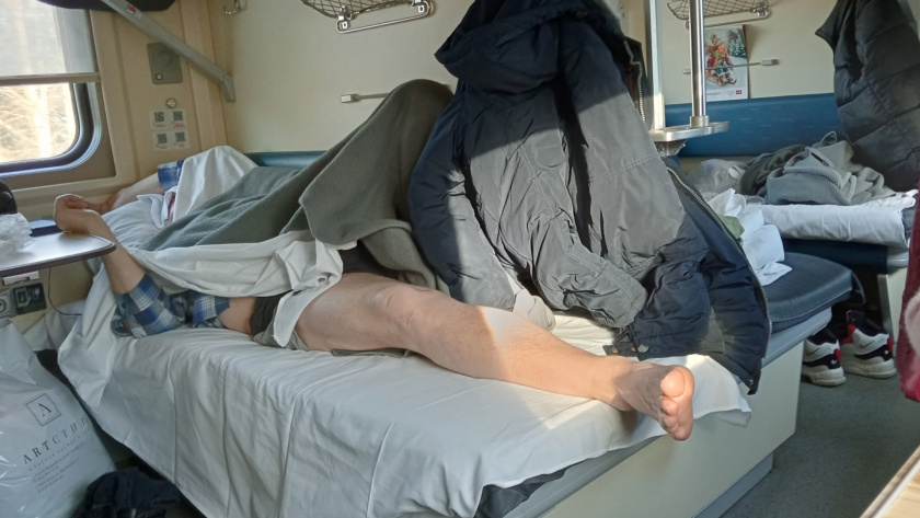 "Не спали из-за нее всем вагоном": 7 типов пассажиров поездов, от которых страдают и попутчики, и проводники