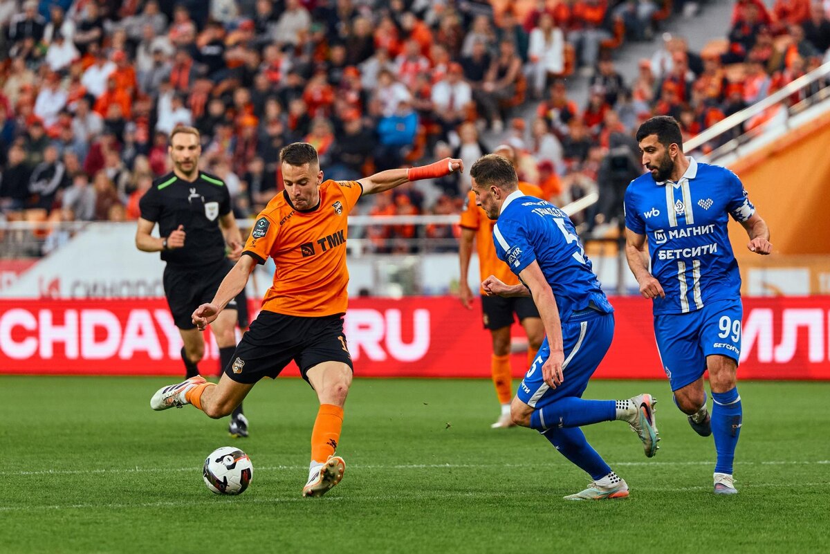 Мартин Секулич бьет по воротам махачкалинского "Динамо". Источник: fc-ural.ru