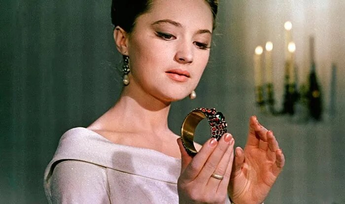 Кадр из фильма «Гранатовый браслет» (1964) 
Источник: https://stuki-druki.com/film/granatoviy-braslet.php Штуки-дрюки ©