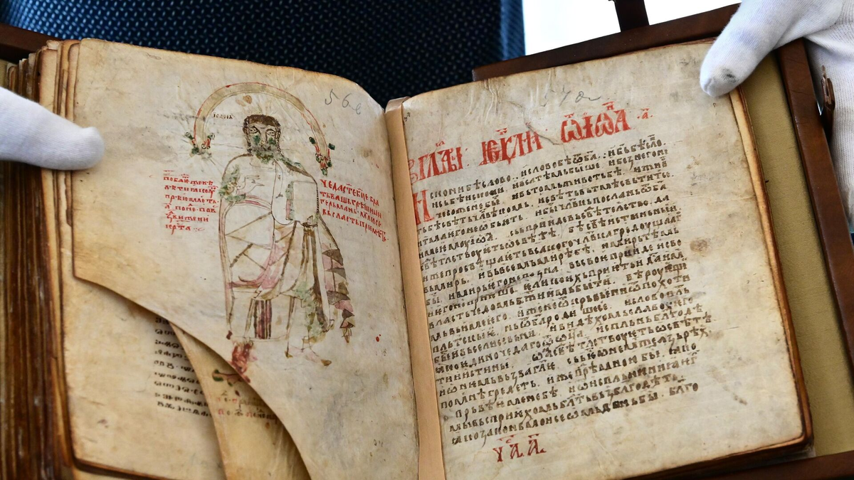 Как нейросети учатся читать то, что писали 800 лет назад